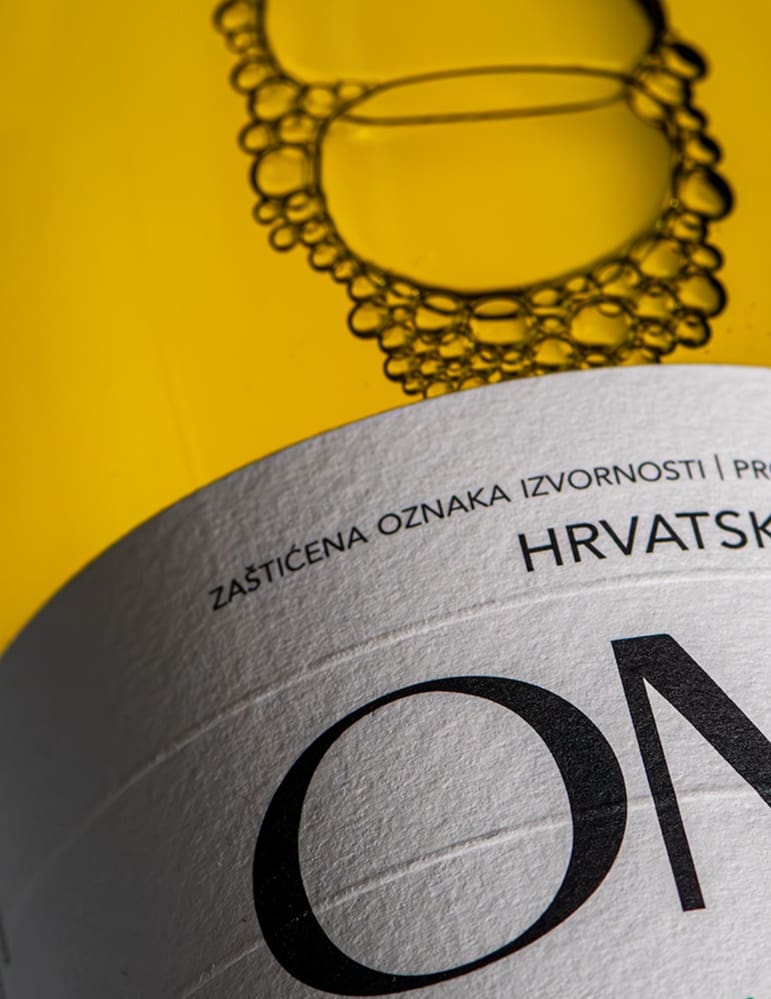 Detalj etikete OMO vina